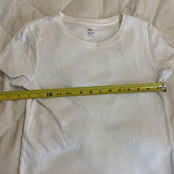 GAP, crew neck white T,.  Never worn, no staining or pitting, Small - Picture 9 of 10
